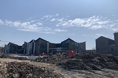 向建黨100年獻(xiàn)禮項(xiàng)目南湖湖濱（嘉絹印象、鴛湖里弄、南湖書院、南堰新景），經(jīng)與工地積極努力配合1000多臺(tái)配電箱在100天內(nèi)基本完成交付。